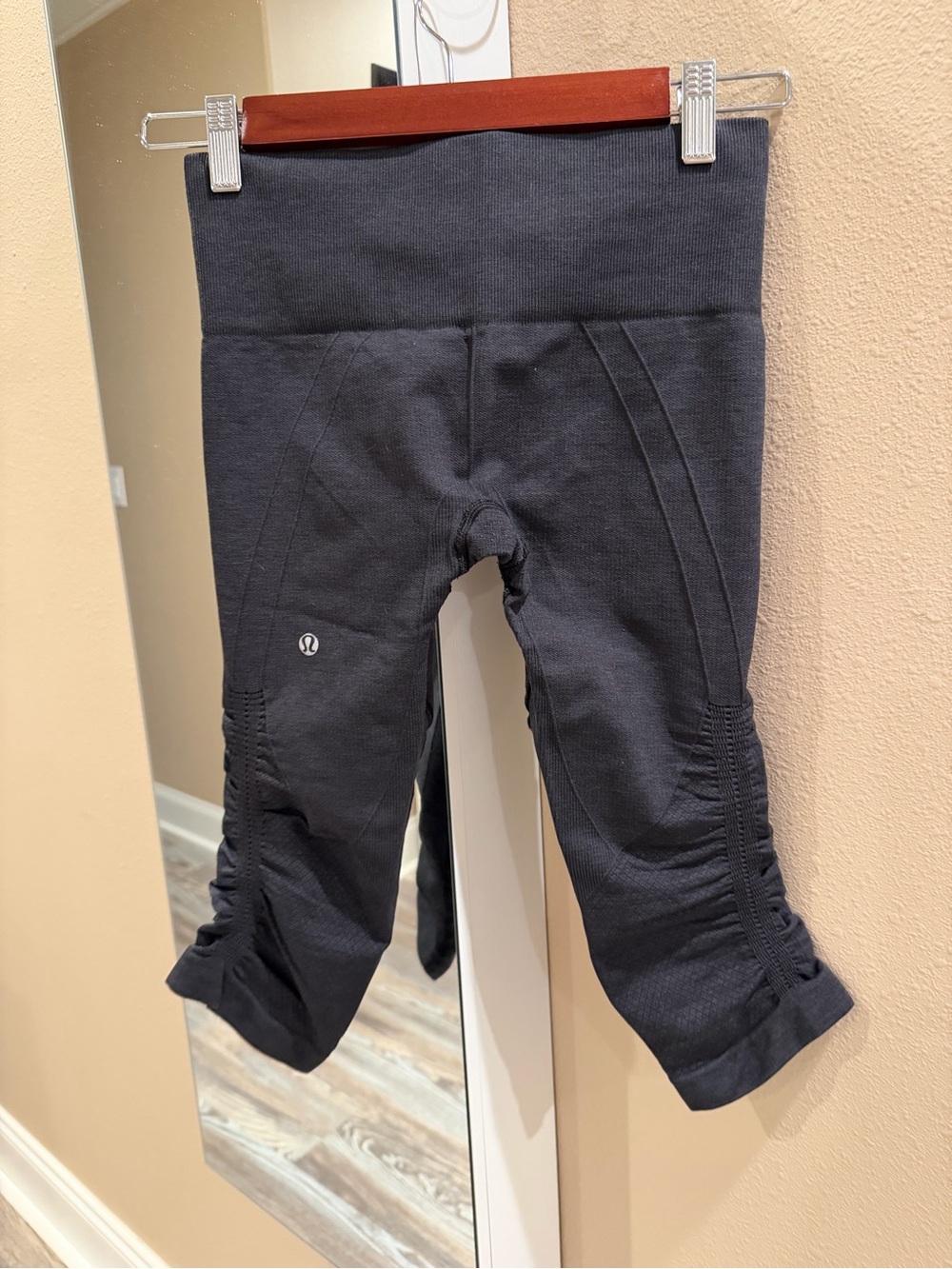 Lululemon black/gray capri leggings #activewear #yoga